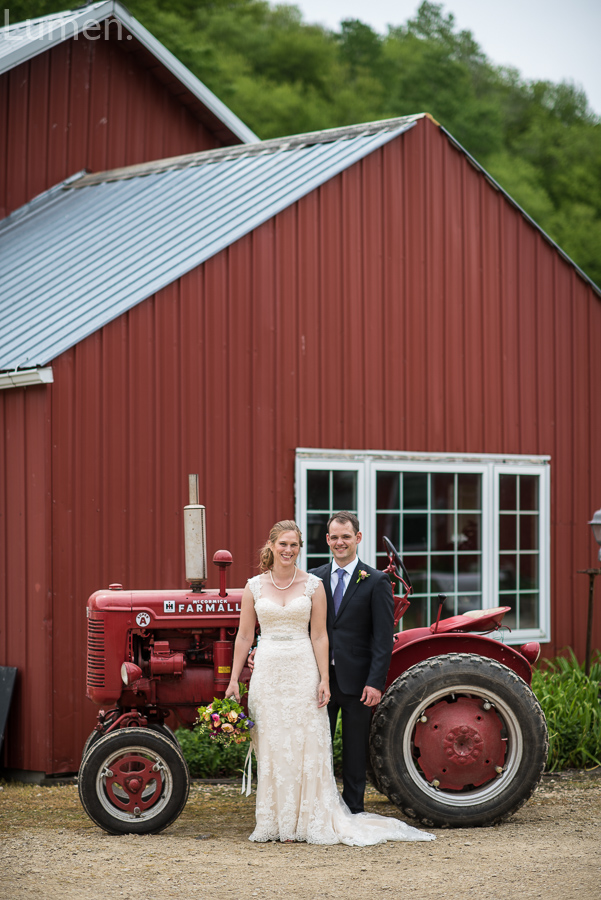 lumen photography, adventurous, country pleasures wedding photos, country pleasures bed and breakfast, wisconsin, country pleasures barn wedding, cashton, farm, minneapolis wedding photography